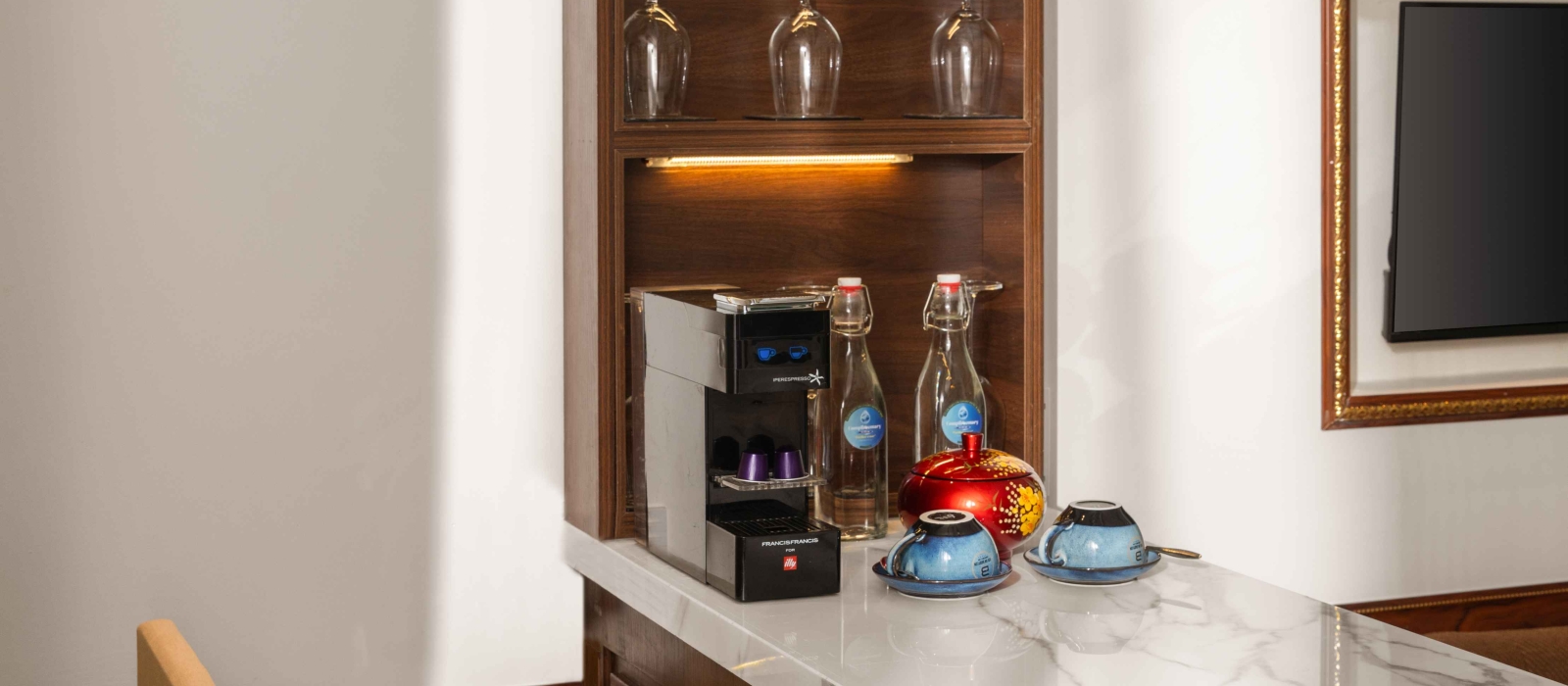 SIGNATURE SUITE