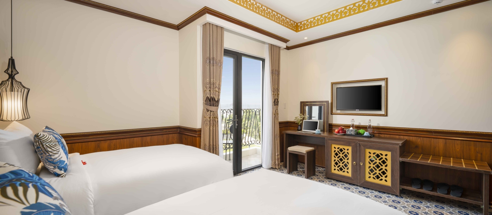 FAMILY CONNECTING SUITE